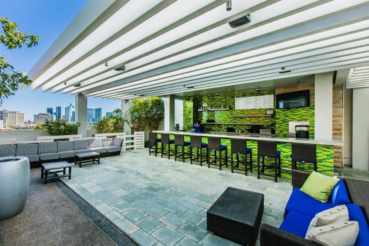 Stunning Strip View W Balcony Access 35308